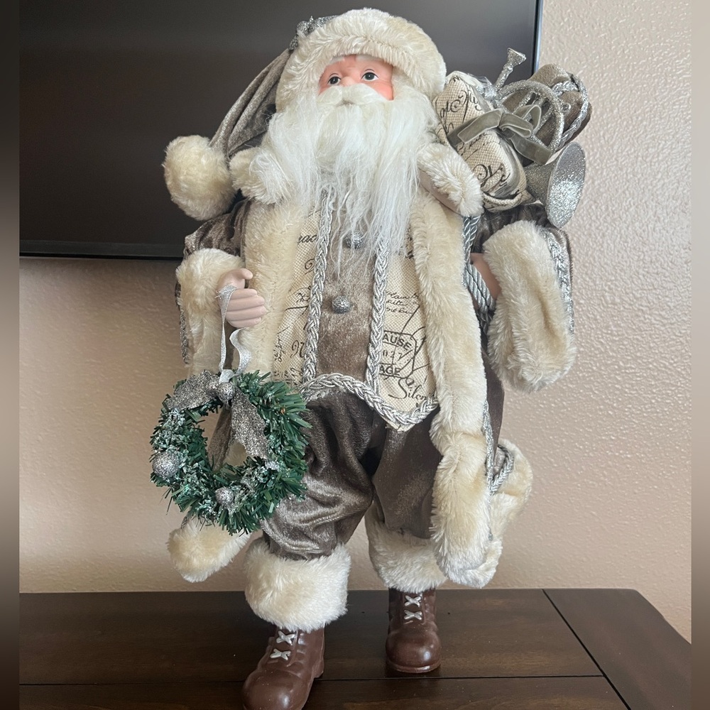 19” Tall Christmas Santa Claus Figure Collectible Doll - NWT - Gift Ready!